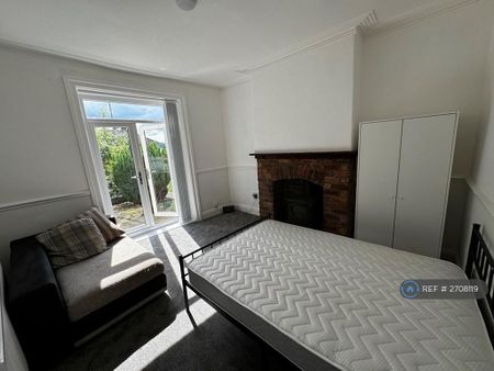 1 bedroom in a house share to rent - Photo 5