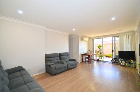 3 Bedroom Apartment in the Heart of Toongabbie&excl;&excl; - Photo 4