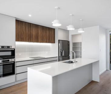 Modern & Spacious 3-Bedroom Townhouse with Balcony & Courtyard, Tau... - Photo 5