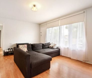 Convenient Family Home - Photo 1