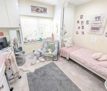 Knaphill, Surrey, GU21 - Photo 5