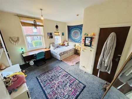 4 bedroom terraced house to rent - Photo 3