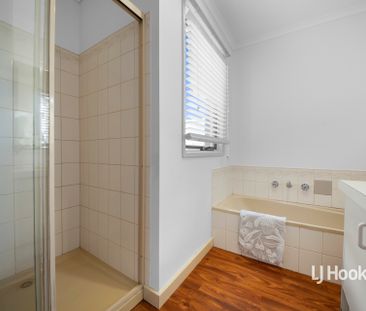 6 Lyrebird Court, Werribee VIC, Belconnen - Photo 2