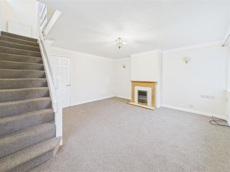 3 bedroom Semi-detached house to rent - Photo 2