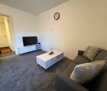 Studio Flat, Brook Road, M14 - Photo 3