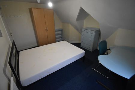 5 Bed Terraced House, Christchurch Road, RG2 - Photo 4