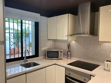 Apartamento de alquiler en Avenida de Julio Iglesias, S/n, Puerto Banús - Photo 2