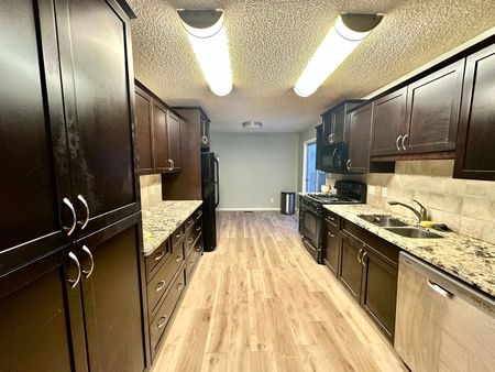 10423 40 Avenue NW - Photo 2