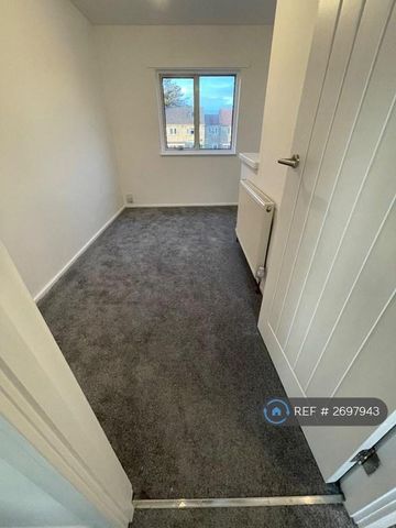 4 bedroom terraced house to rent - Photo 4