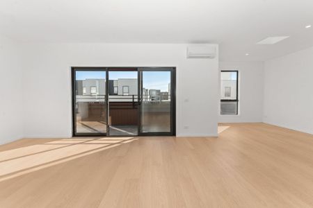 Low-Maintenance Living with Modern Appeal - Photo 3