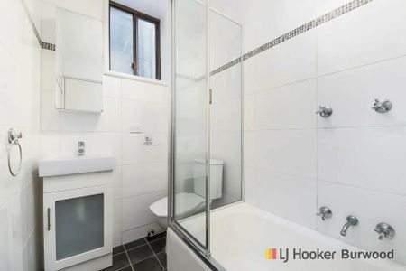 Charming 2 Bedroom Unit! - Photo 5