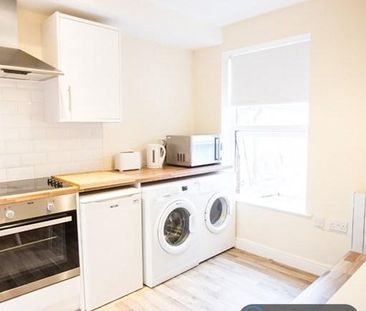 1 bedroom in a house share to rent - Photo 5