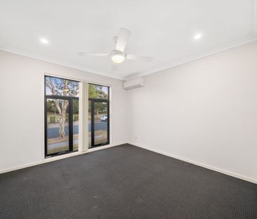 MODERN HOME WITH MULTIPLE LIVING AREAS + SOLAR - Photo 5