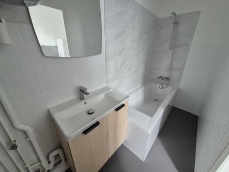 Location Appartement 1 pièce 25m² CAMBRAI 59400 - Photo 2