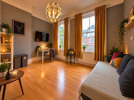 1 Bed Flat, Holland Park Gardens, W14 - Photo 4