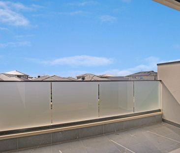 High End Townhome! - Photo 2