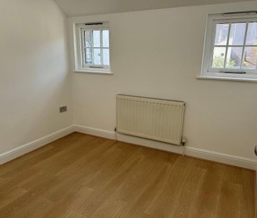 1 bedroom mews to rent - Photo 4