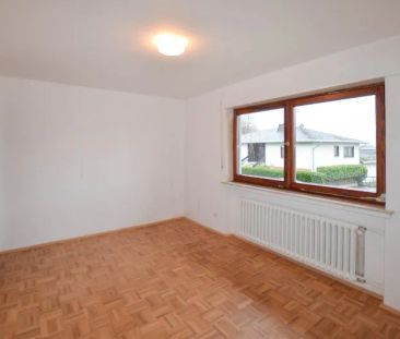 Einfamilienhaus mit Doppelgarage und Garten in zentraler und dennoc... - Photo 4