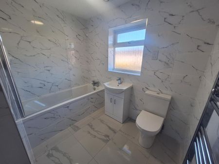 3 bedroom semi-detached house to rent - Photo 4