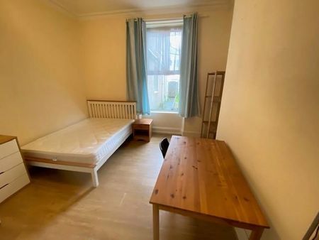 6 bedroom terraced house to rent - Photo 3