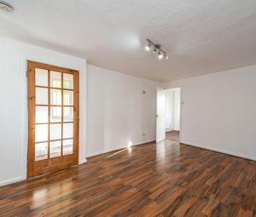 3 bedroom end of terrace house to rent - Photo 1