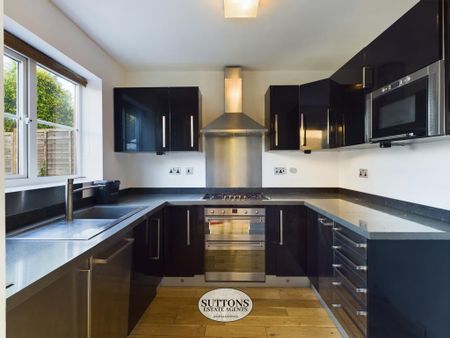 3 bedroom detached house to rent - Photo 2