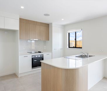 NEAR NEW 3 BEDROOM TERRACE HOME WITH DUCTED HEATING & COOLING - Photo 5