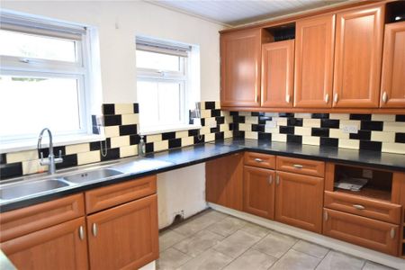 4 bedroom terraced house to rent - Photo 4