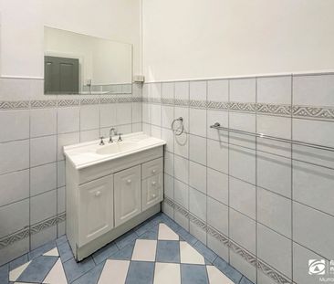 Spacious Character Villa in a Prime Central Location - Photo 4