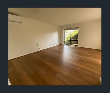 Fully renovated 3 bedroom home - Photo 6