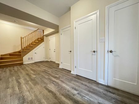 For Lease - 33 Laguna Village Crescent, Hamilton, Ontario - Photo 3