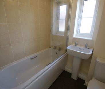 2 bedroom semi-detached house to rent - Photo 4
