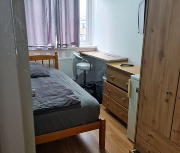 Room in a Shared Flat, Tildesley Road, SW15 - Photo 2