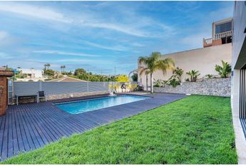 Long term rental, Luxury house with 5 bedrooms in Los Balcones - Los Altos del Edén, Torrevieja Alicante.