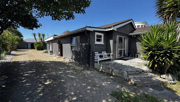 Spacious 3-Bedroom Bungalow Apartment in New Brighton. - Photo 1