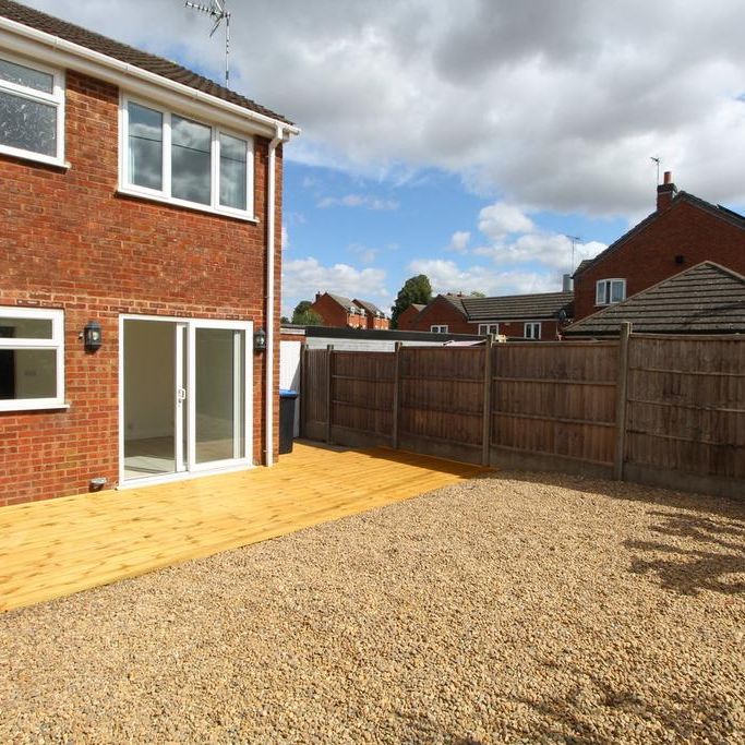 2 bedroom end of terrace house to rent - Photo 1
