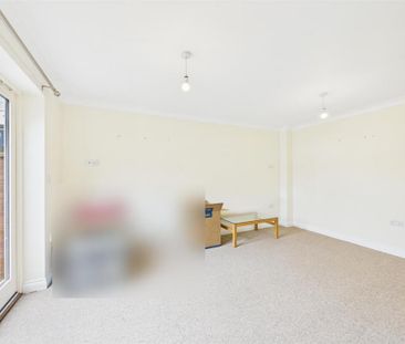 2 bedroom mews to rent - Photo 2