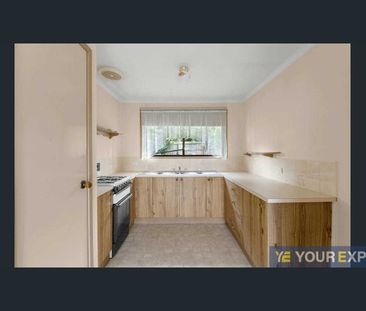 Fountain Gate Shopping Centre just a 2-minute walk away! - Photo 4