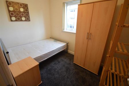 4 bedroom townhouse to rent - Photo 2