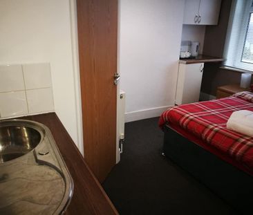 Studio to rent - Photo 5