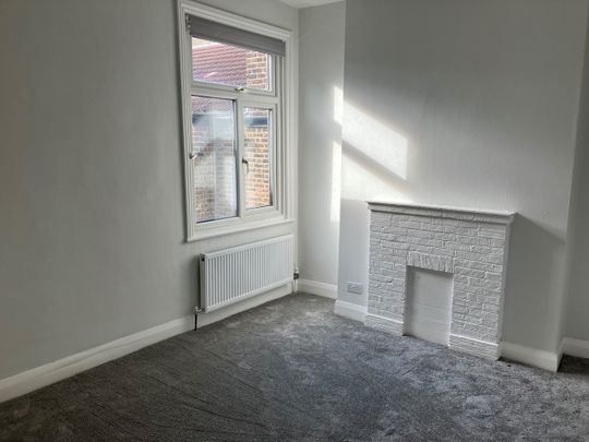 3 Bed Flat, South Norwood, SE25 - Photo 1