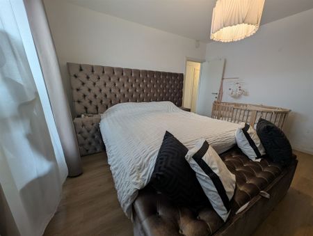 Zeer mooi 2 slaapkamerappartement met gezellig terras - Photo 3