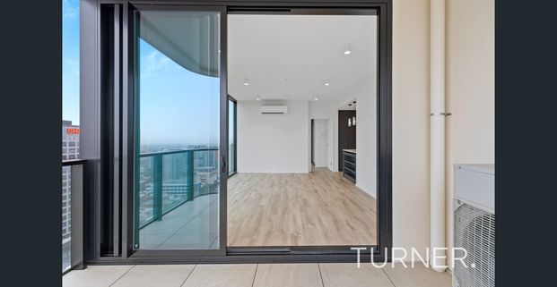 Stunning Brand New Apartment – Victoria Tower - Photo 1