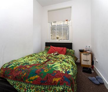 5 bedroom end of terrace house to rent - Photo 4