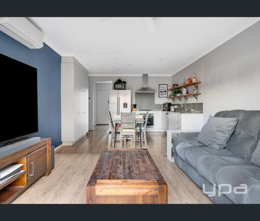 Low-Maintenance Townhouse in a Prime Craigieburn Location - Photo 4