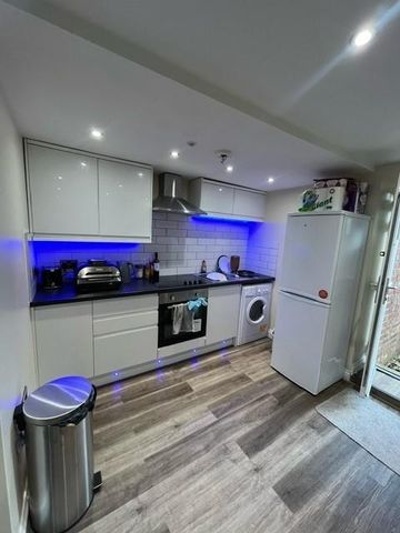 4 Flat 1 Ashwood Terrace, Leeds, LS6 2EH - Photo 3
