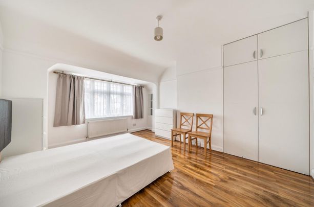 2 bedroom Flat To Let Total Size: 869 SQ FT - Photo 1