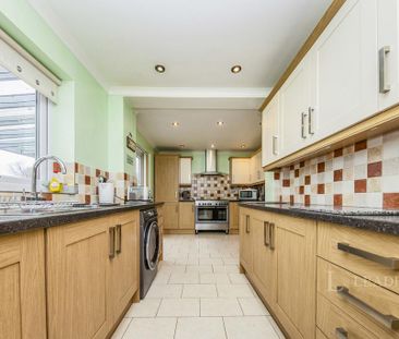 4 bedroom semi-detached house to rent - Photo 5