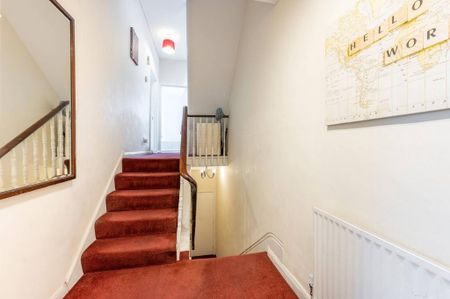 3 bedroom flat to rent - Photo 4