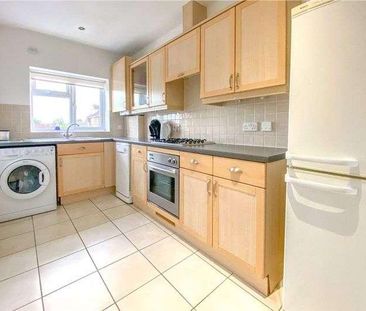 Kennedy Close, London Colney, Hertfordshire, AL2 - Photo 2